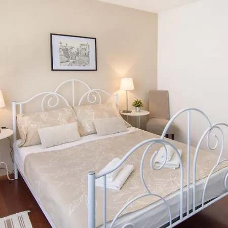 Stefi Apartment *
